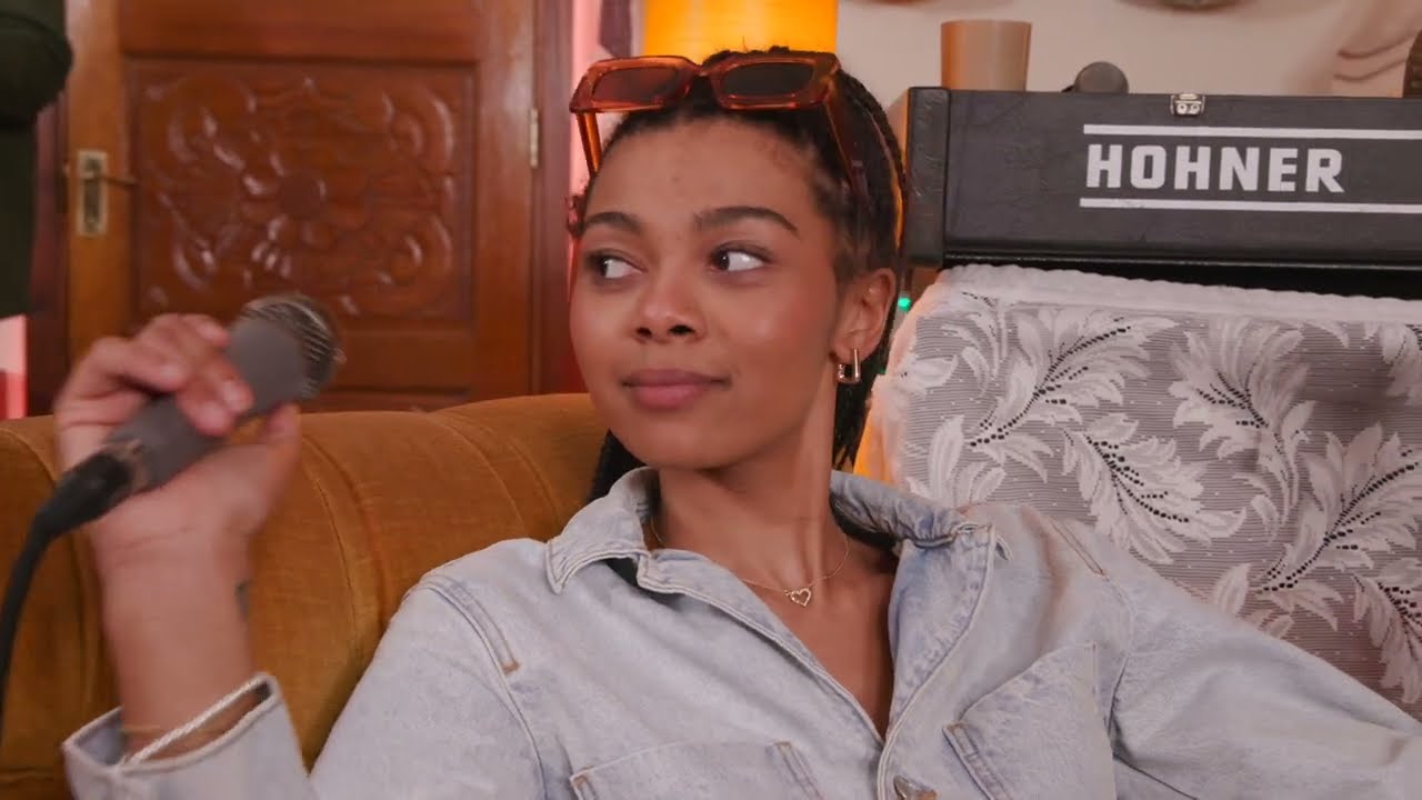 Brooke Combe | This Town (Live) at Nan's House Studio