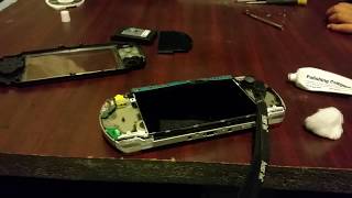 How to: Open a PSP to clean dust dirt and the lcd screen as well as the front glass