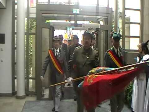 Fahneneinmarsch ins Gifhorner Rathaus