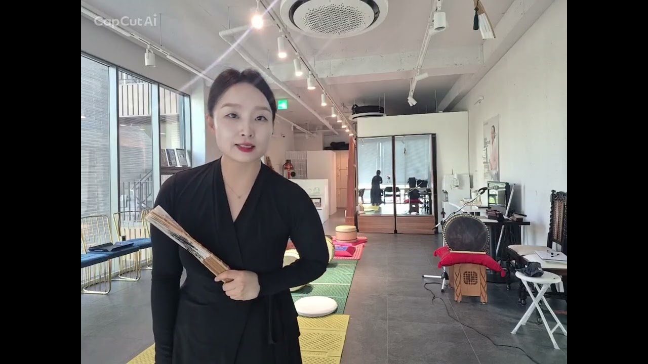 Master the Art of Hapjukseon: The Korean Folding Fan Guide