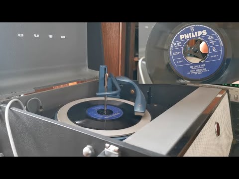 The Look Of Love ~ Dusty Springfield ~ Philips 1967 Mono 45rpm ~ 1963 Bush SRP31D Record Player