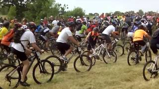 preview picture of video 'Départ VTT folies Malviennes 2014'