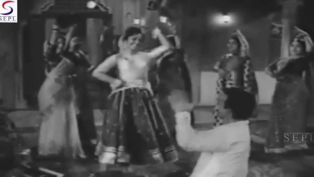 Kab Gham Ki Ghatayein Lyrics | Bahu Rani | Lata Mangeshkar | C Ramchandra