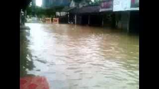 preview picture of video 'video banjir kemaren 20 Desember 2013 di sekitar pasar jenar Purworejo, jateng'