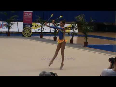 Camille AY massues - 2014 Gala de charité Reims 16 février