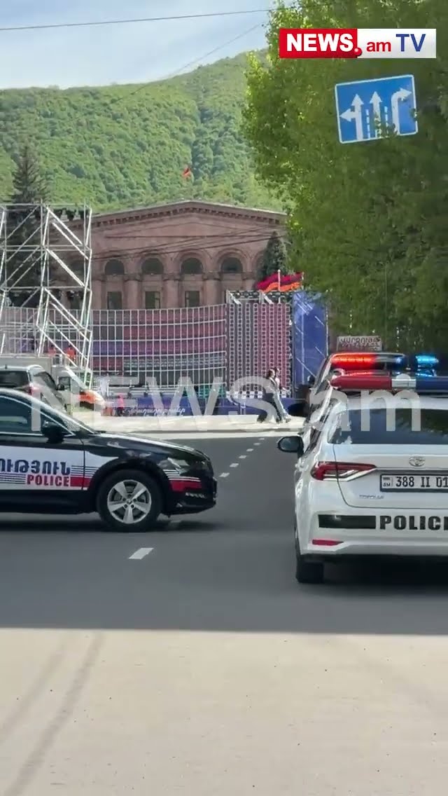 Փաշինյանի հավաքից ժամեր առաջ Վանաձորի հրապարակը փակել են