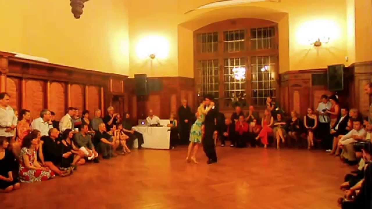 Veronica Toumanova and Kléber Queiroz perform Cascabellito