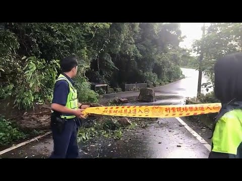 Szkander és Buddha-takarítás enyhe földrengéssel
