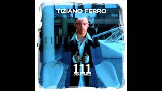 Tiziano Ferro En el baño al aeropuerto