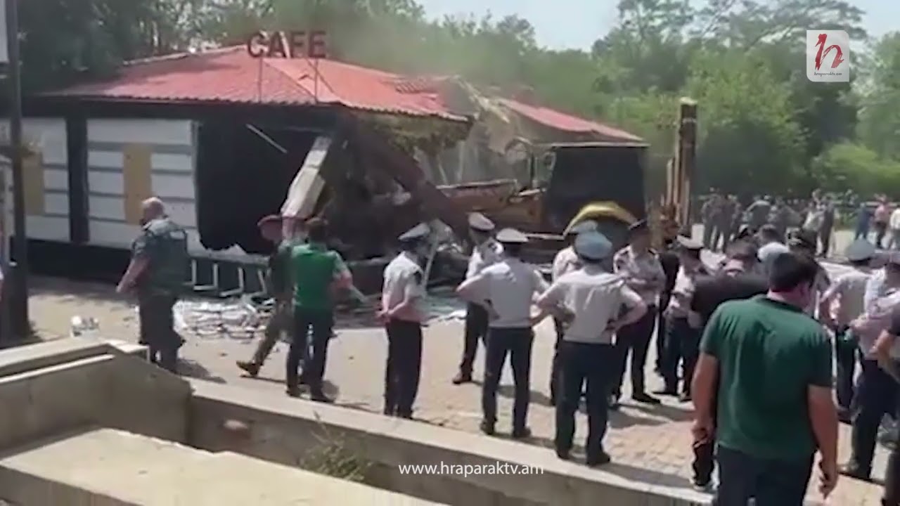 Ապամոնտաժում են Երիտասարդական մետրոյի հետնամասում գտնվող սրճարանը