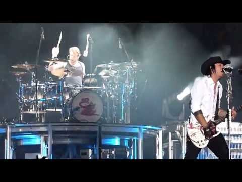 Three Days Grace - Bitter Taste(LIVE Agora de Quebec 2010)