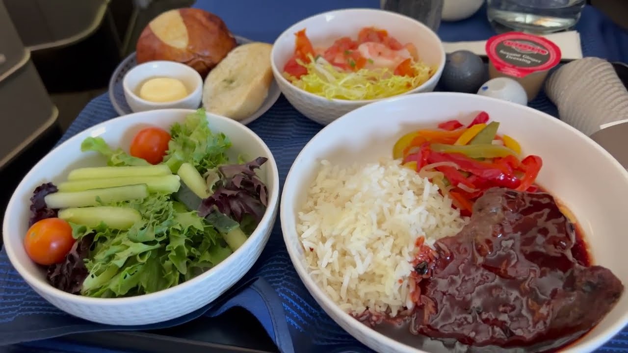 United Airlines Polaris Lounge thumbnail