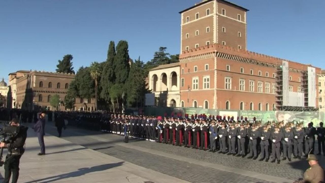 Giornata dell'Unità Nazionale, il Presidente Mattarella rende omaggio al Milite Ignoto al Vittoriano