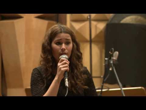 Naomi Bahnaru - Sarbatoarea nu-i departe [Official Video]