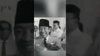 Download lagu LUCU BANGET! JAWABAN SOEKARNO KEPADA WARTAWAN BELANDA #shorts mp3