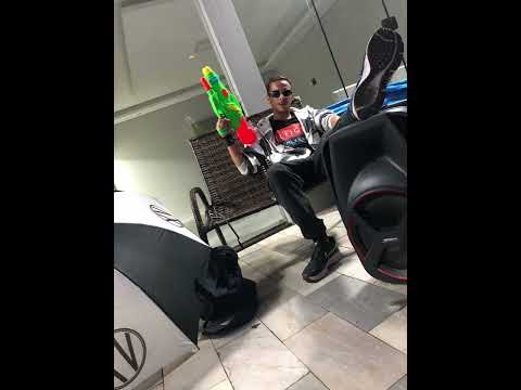 Montagem "no baile ela ta demais"  (Mc B7 e Mc G15)