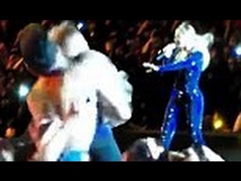 Beyonce Gets Grabbed By A Fan At Brazil Concert