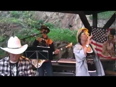 Countryrodeo- Dlouhá černá limuzína