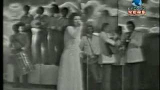 Beth Carvalho - "Folhas secas" (TV Record - anos 70)