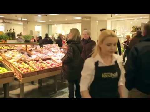 Funiculi Funicula in un supermercato inglese (guardate la reazione della gente)