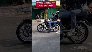 Download lagu Cewek cantik naik RX King ikut aksi demo di Pati Jawa Tengah. mp3
