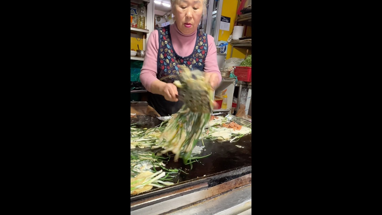 Korean Grandmon’s Green Onion Pancake #koreatrip #koreanfood #busan