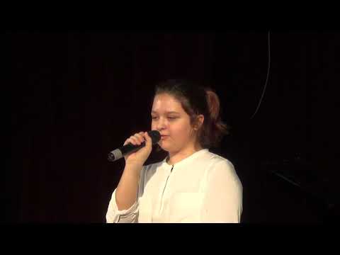 SP nr 1 w Rydułtowach - OLIWIA MANDRYSZ - DZIEWCZYNA Z GRANATEM