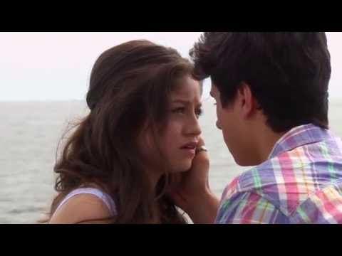 Soy Luna: Luna and Simon kiss Ep.60
