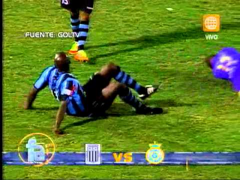 América Noticias: Video: 'Cuto' Guadalupe and a kick to the face that only earned him a yellow card