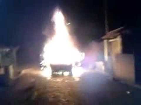 Meu peugeotzin 206 pegando fogo.