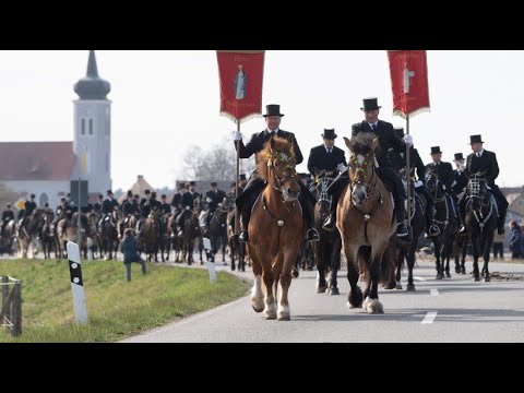 Sorbische Tradition: Osterreiter in der Oberlausitz