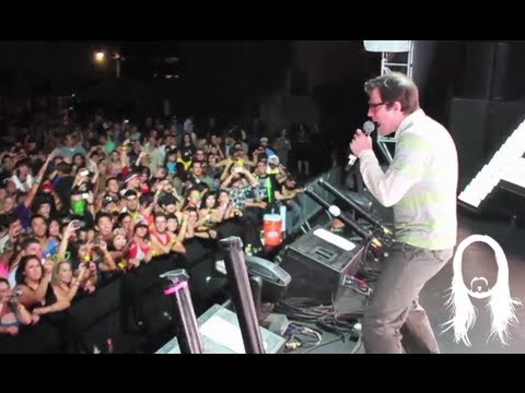 Steve Aoki & Rivers Cuomo (Weezer) performing "Earthquakey People" Live in LA