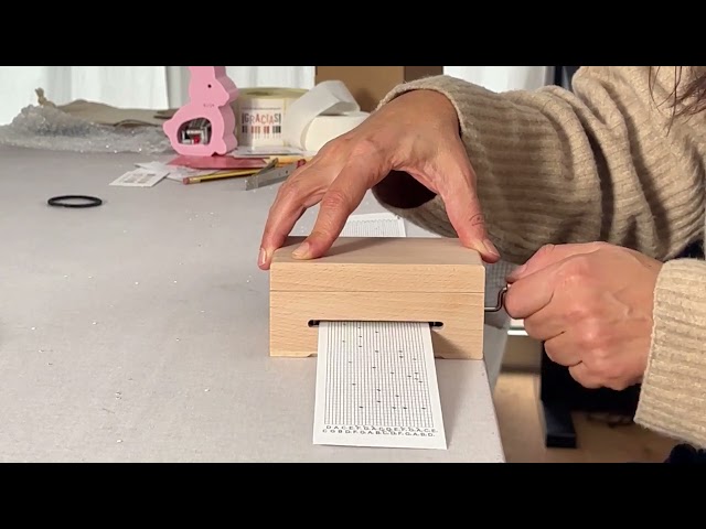 Vídeo relacionado con MUSIC BOX Mermaid | Caja de música con melodía, joyero para niñas con Sirena giratoria, espejo y cajón
