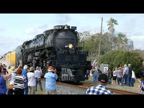 Union Pacific Steam Train Big Boy 4014 Clearing Idiots Off The Tracks Luling, TX 11/6/19