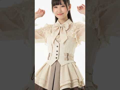 黃上衣薄紗袖褐裙制服