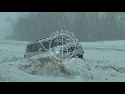 2-21-21 Iowa Winter Weather - Cedar Rapids, IA - Heavy Snow, Cars In Ditches, Accidents, Icy Roads
