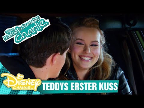 MEINE SCHWESTER CHARLIE - Clip: Teddys erster Kuss | Disney Channel