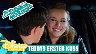 MEINE SCHWESTER CHARLIE - Clip: Teddys erster Kuss | Disney Channel