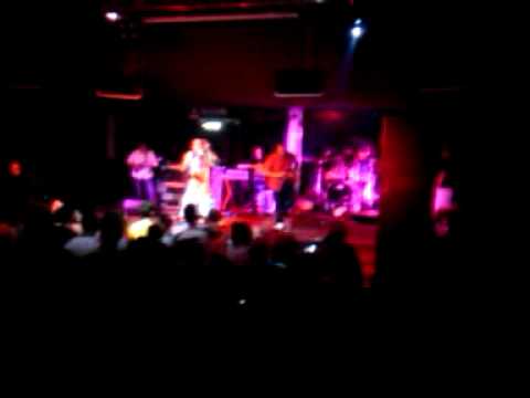 Sud Sound System - Tutti hanno bisogno d'amore - Live@BierGarten Palermo 12/06/2010