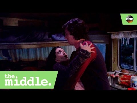 Is Lexie Falling for Axl? - The Middle