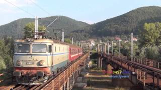 preview picture of video 'Passengers train sounds on Mures river / Trenuri de calatori pe valea Muresului  - 25.08.2013'