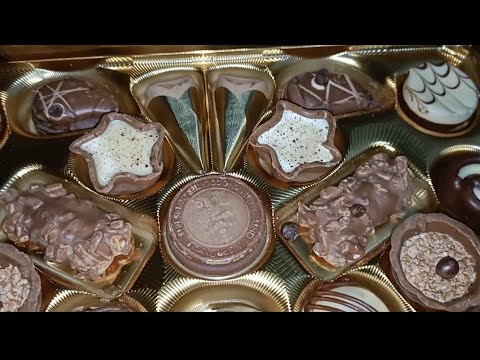 unboxing LINDT PRALINES HOCHFEIN chocolate