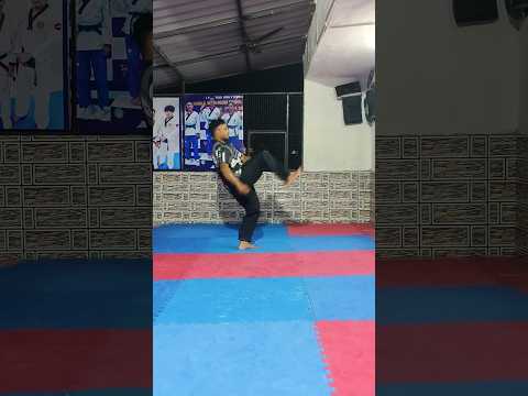 Step Back Front Push Kick | Self Defense Tutorial ⚡ #SelfDefense #TeepKick #shorts