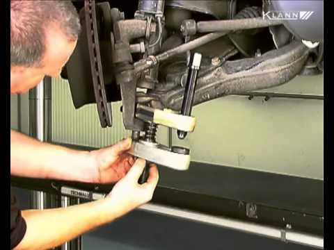 KL-0165-3  Separating a HGV ball joint connection