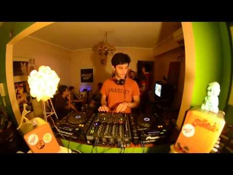 GROOVEBEAT - LIVING ROOM SESSIONS #002 W/ TIMO PADILLA