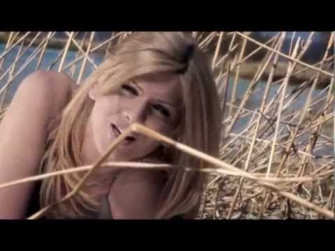 Manca Špik - Zvezala bi si krila