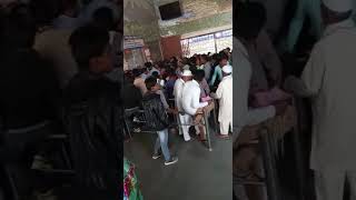 preview picture of video 'Barhni station Siddhartha nagar   pe Karamchari ki laparwahi Jeene ki wajah se Janta Pareshan'