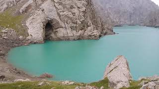 preview picture of video 'Пещеры возле озера Кель-суу. Кыргызстан. День #2'