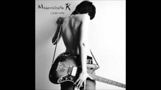 Mademoiselle K - Le cul entre deux chaises