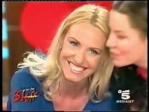 Alba Parietti scherzo ad Antonella Clerici e Maria Teresa Ruta (Il grande bluff 2000)